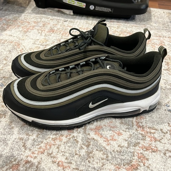 Nike AirMax Sneakers - Picture 2 of 7